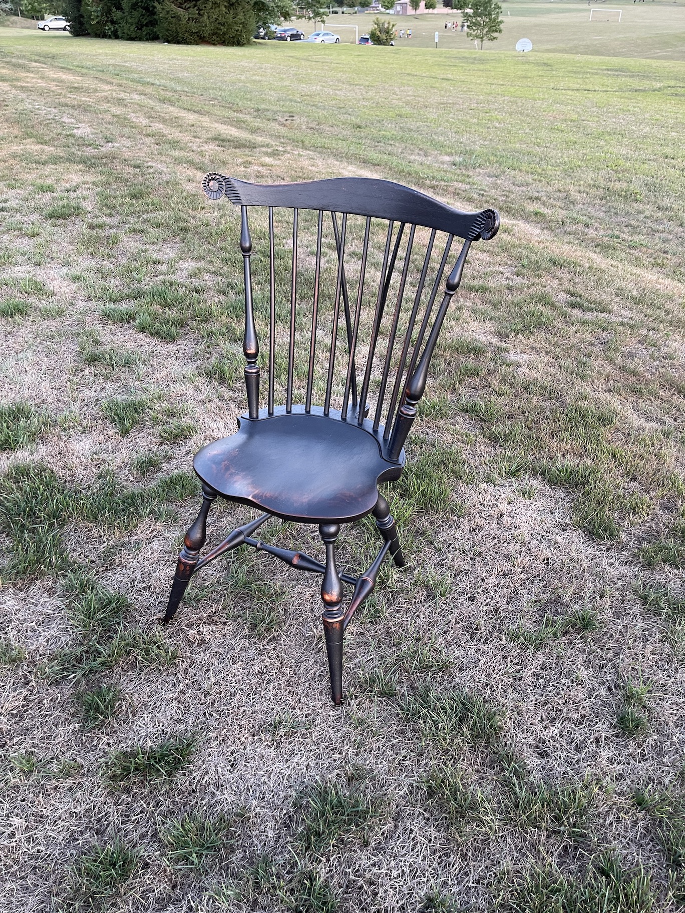 Painted Historical Nine Spindle Fan Back Windsor Side Chair with Brace-image