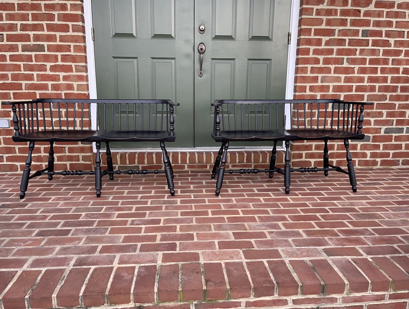 Pair of Historical Hardwick Low Back Windsor Settee with Shaped Seat-image