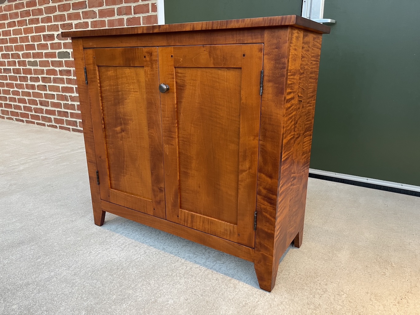 Tiger Maple Wood Historical Dusing Bookcase-image